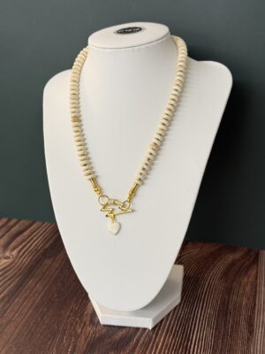 שרשרת חרוזי אבן קרבינה מוזהבת