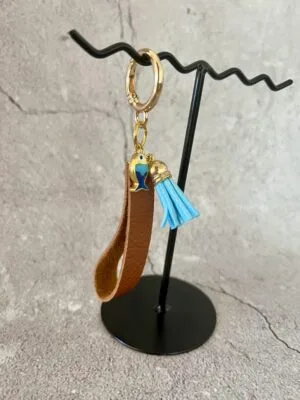 קישוט דג ורצועת עור