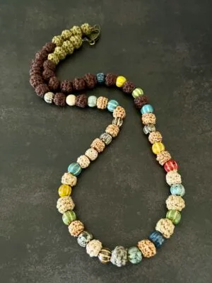 שרשרת ארוכה חרוזי קרושה ופורצלן