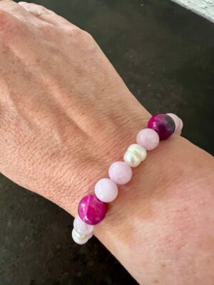 צמיד פנינים ורוד