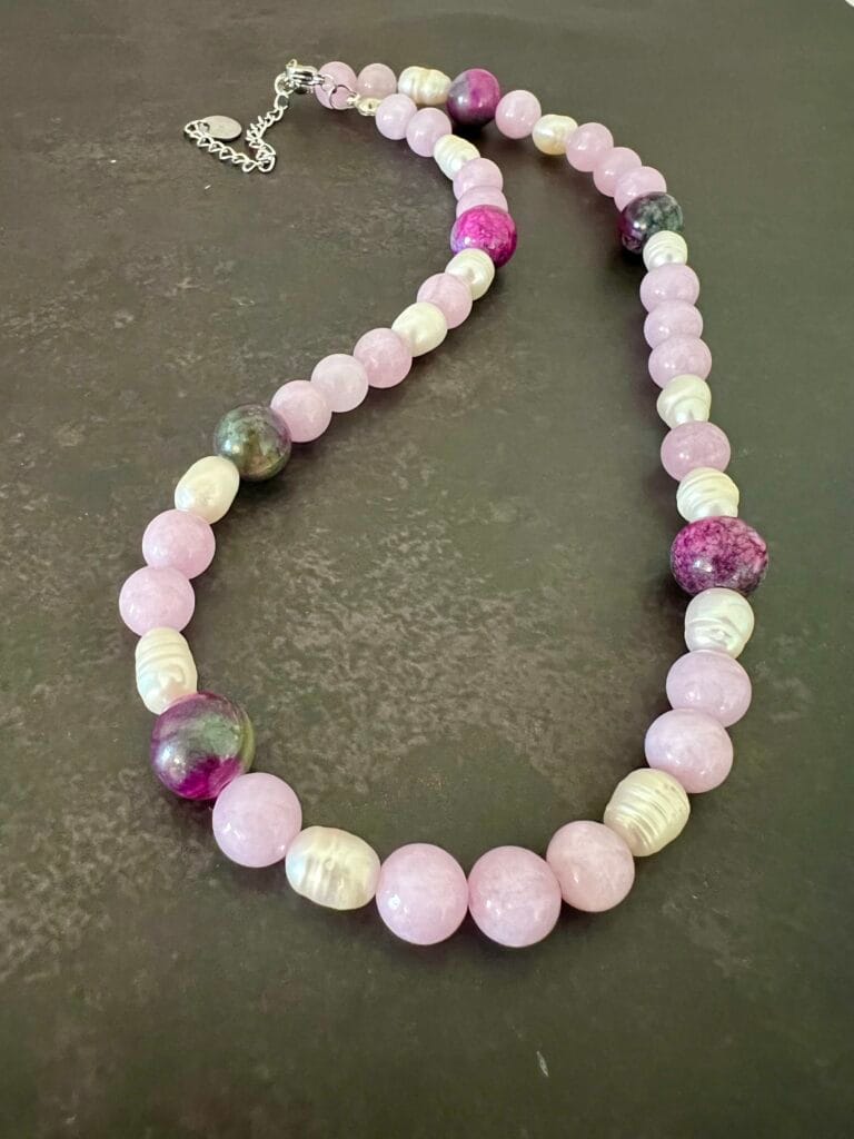 שרשרת פנינים ורודה