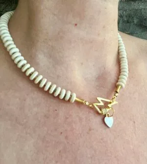 שרשרת חרוזים שטוחים קרבינה מוזהבת