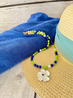 שרשרת חרוזי זכוכית תליון פרח