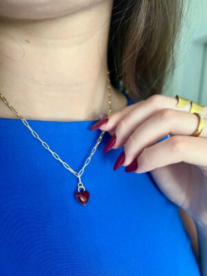 שרשרת לולאות אליפטיות קטנות ותליון לב בורדו עדין