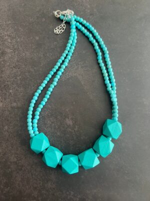שרשרת אבני עץ טורקיז
