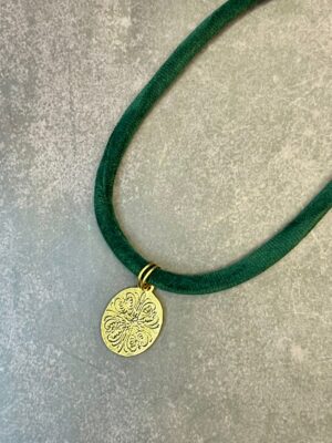 שרשרת מנדלה זהב קטיפה ירוקה