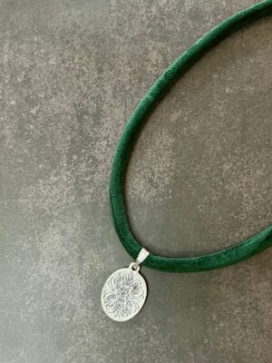 שרשרת מנדלה מעוטרת וקטיפה בירוק