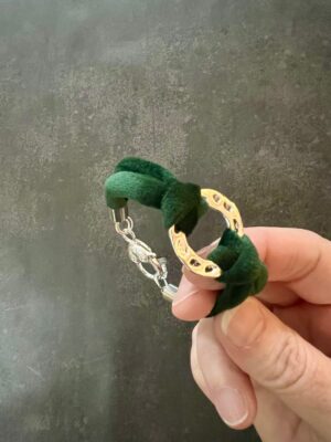 צמיד קטיפה ירוקה לולאה קטנה