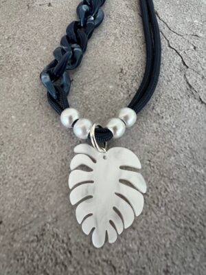 שרשרת שילובים כחול ולבן עלה