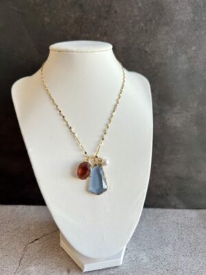 שרשרת שפתיים טריו צ'ארמס