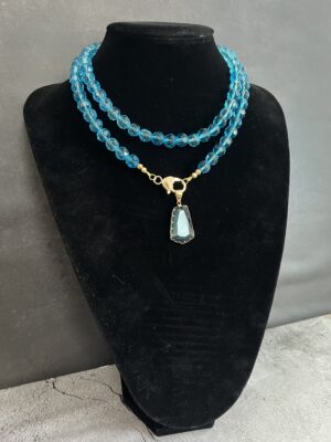 מחרוזת קריסטלים תכלת