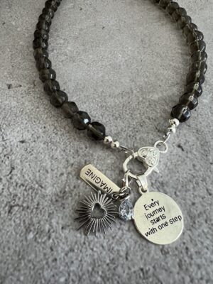 שרשרת צ׳ארמס השראה בשחור