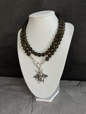 מחרוזת מעושנת תליון דבורה