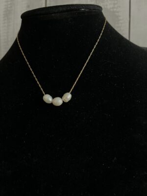 שרשרת לולאות עדינה בשילוב פנינים