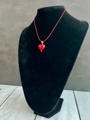 שרשרת חרוזי ונציה תליון לב אדום