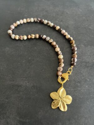 שרשרת ג׳אספר שוקולד פרח