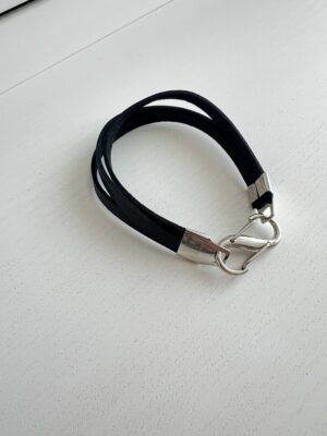 צמיד עור שחור