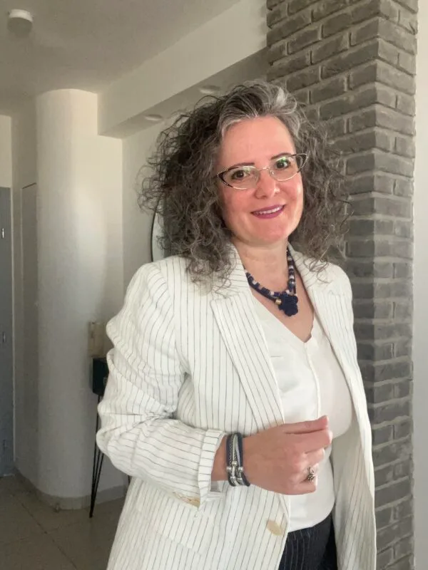 ⁦לוק דנים קלאסי בשיק עירוני⁩ – תמונה ⁦10⁩