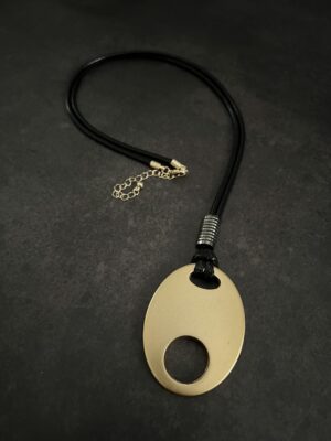 שרשרת חבל שחור תליון זהב