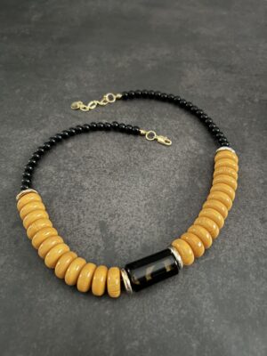 שרשרת בצהוב ושחור