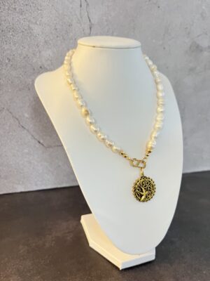 שרשרת פנינים טבעיות בעיצוב קלאסי מתחדש