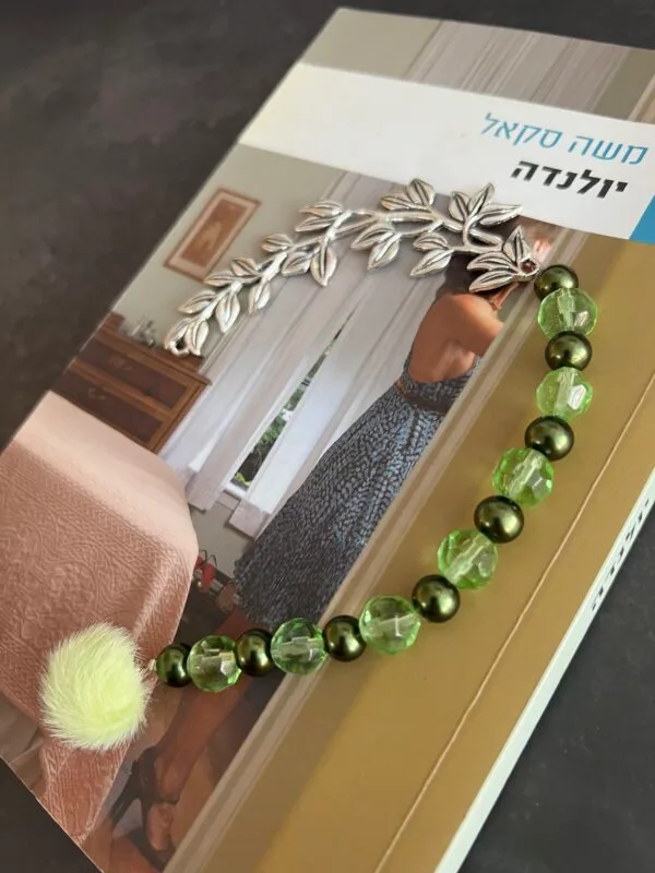 ⁦תכשיט לספר - סימניה מעוצבת - עלים כסופים ירוק⁩ – תמונה ⁦2⁩