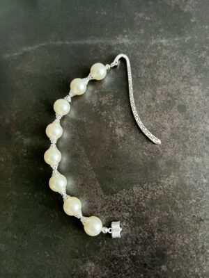 תכשיט לספר - סימניה מעוצבת - פנינים רומנטי