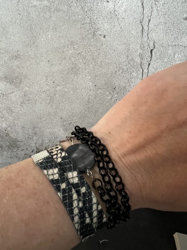 ⁦צמיד שהוא גם שרשרת שילובים שחור נחש⁩ – תמונה ⁦3⁩