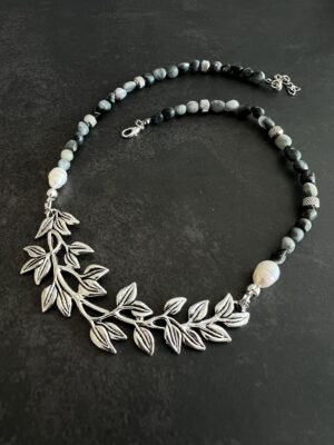 שרשרת אבני חן עלים