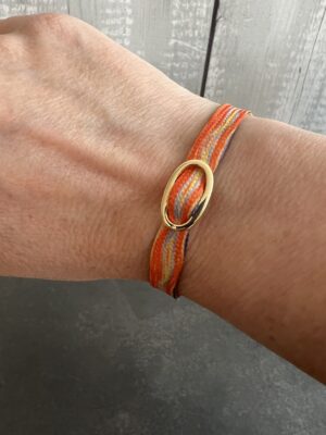 צמיד בד כתום עם אבזם