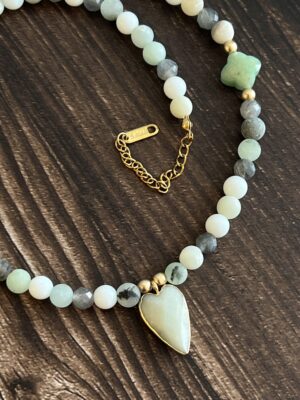 קולקציית גוונים שרשרת לב אמזונייט ולברדורייט