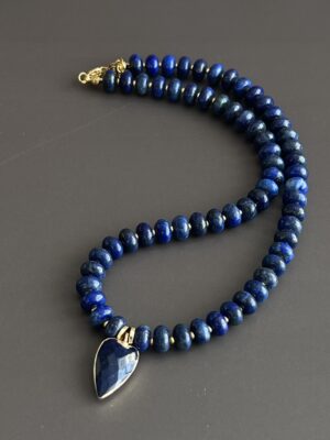 קולקציית גוונים שרשרת חרוזי לאזולי לב