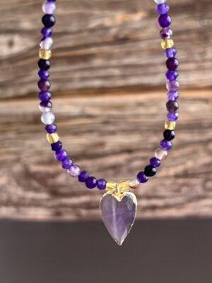 קולקציית גוונים שרשרת לב אמטיסט