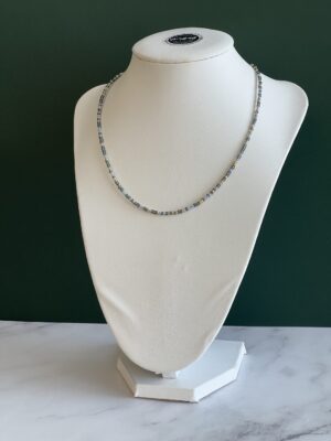 קולקציית גוונים שרשרת דקה באפור ירוק