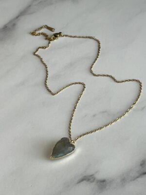 קולקציית גוונים שרשרת לולאות עם תליון לב לברדורייט