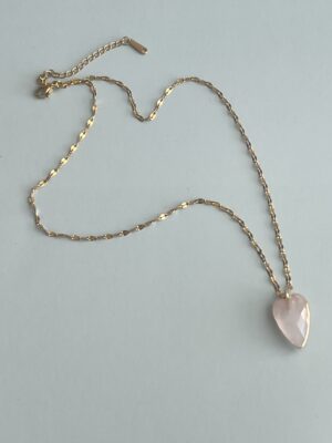 קולקציית גוונים שרשרת לולאות לב רוז קוורץ