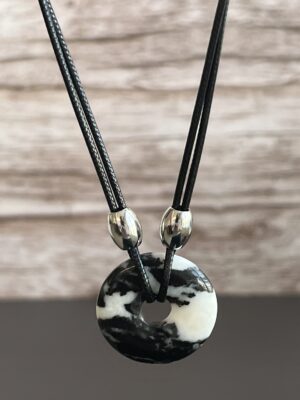 שרשרת עור תליון ג׳אספר זברה