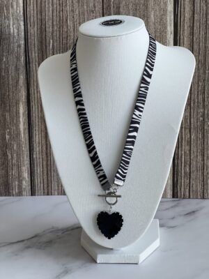 שרשרת זברה לב מרקיזה שחורה