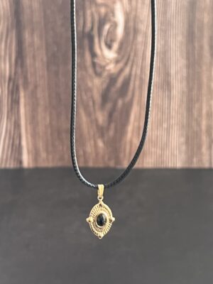 שרשרת חבל שחור ותליון עין שומרת בשחור