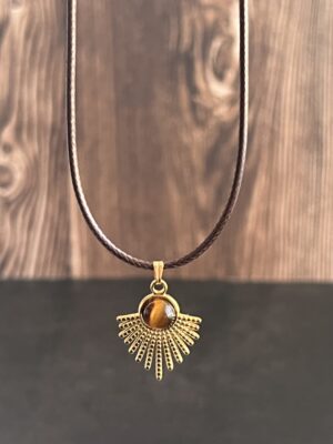 שרשרת חבל חום ותליון מניפה עין הנמר