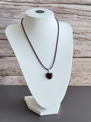 שרשרת חוט חום תליון לב עין הנמר