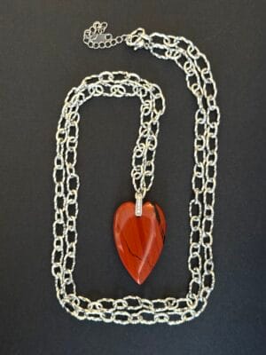 שרשרת ארוכה לב בוהו אדום