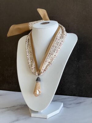 שרשרת צעיף חום גאומטרי עם תליון קריסטל חום