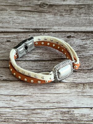 צמיד עור ניטים כתום ולבן