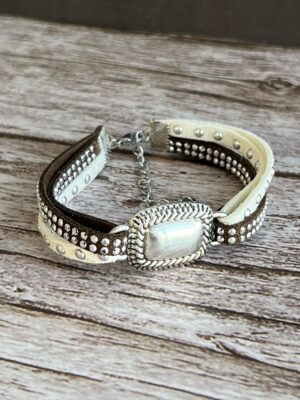 צמיד עור ניטים חום ולבן