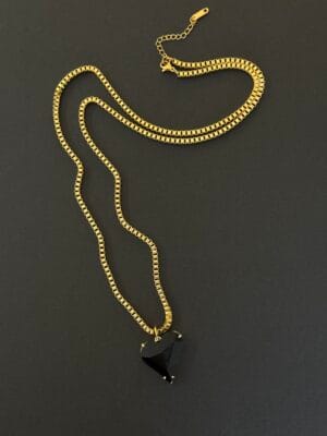 שרשרת קוביות לב שחור