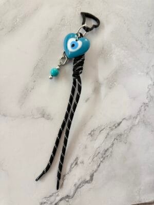 קישוט צ׳ארם שחור לב כחול