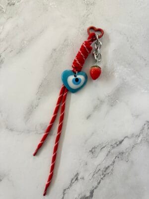 קישוט צ׳ארם עין כחולה תות