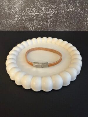 צמיד עור דק חום כאמל