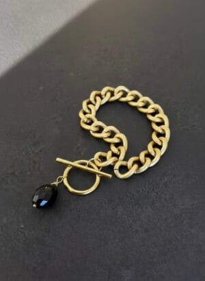 צמיד גורמט זהב מט אבן שחורה